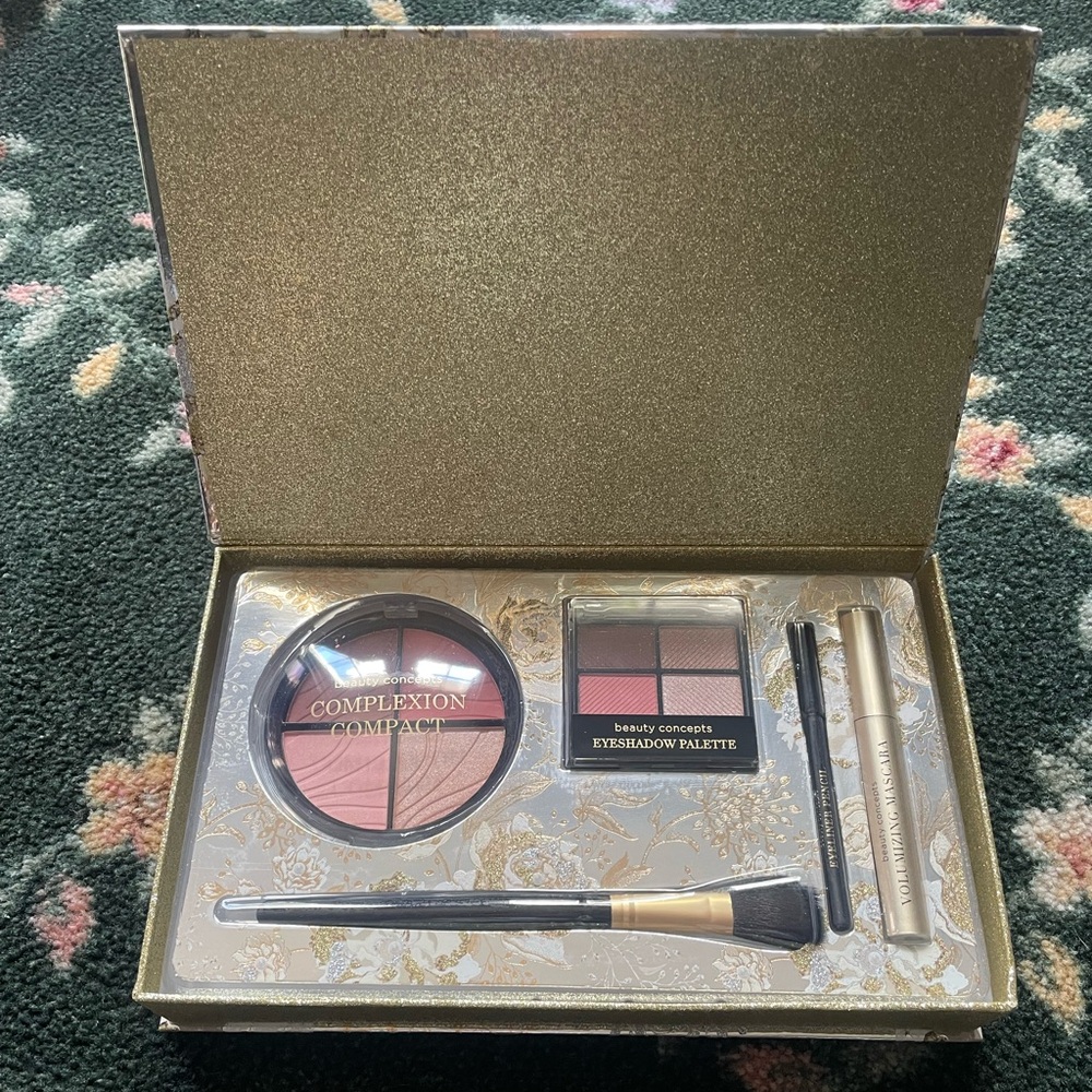 Beauty Concepts Blush and Eyeshadow Palette Set